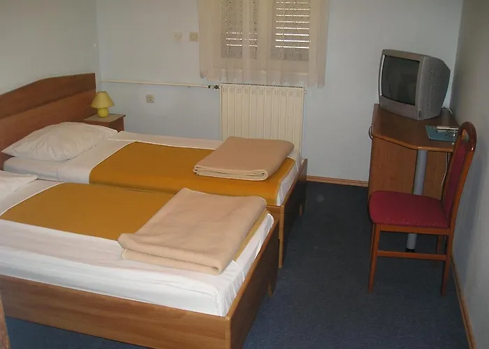 Hotel Kraljevica 酒店 2*